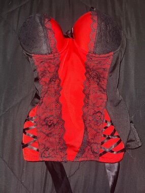 Red & Black Lace Bustier Corset Top - Women’s Shapewear
